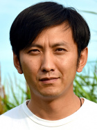 李华