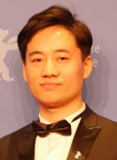 張撼依