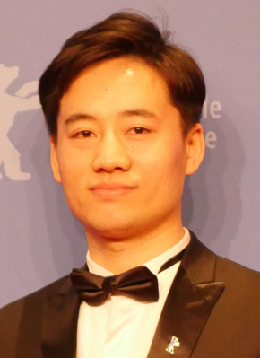 張撼依