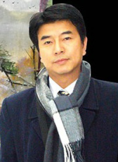 張?jiān)坪? width=