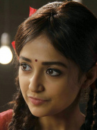 莫纳利·塔库尔