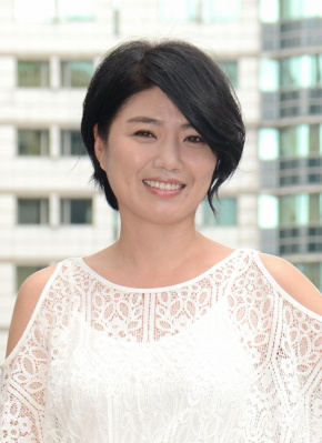 严艺文