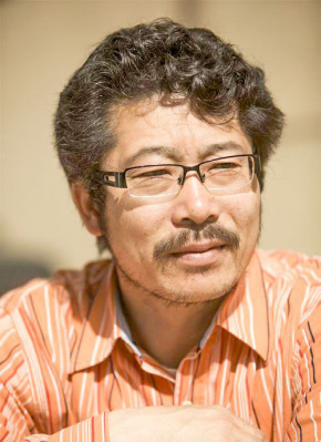 巴音