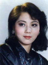 何英