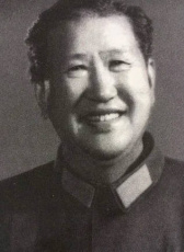 薛伯青