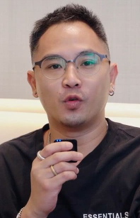 黎震龙