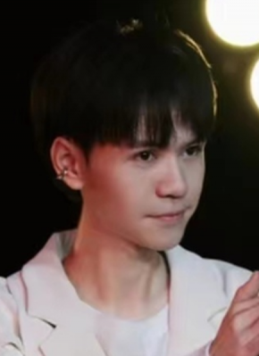 李冰伦