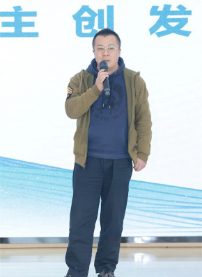 李侠
