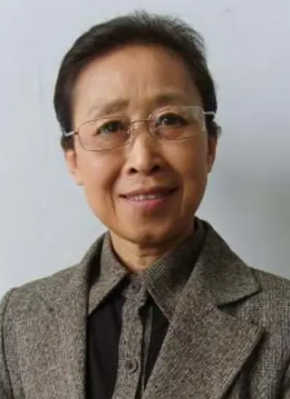 公翠英