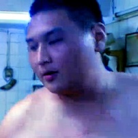 任偉