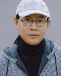 黄健