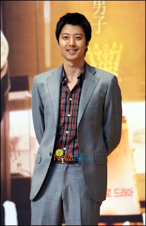 李东健7月入伍 将举行最后一次粉丝见面会_韩