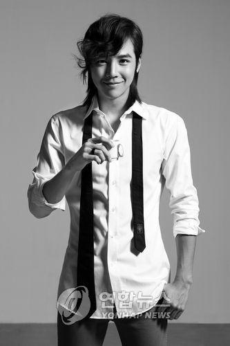 日粉丝为偶像办庆典 韩星张根硕电影作品将展