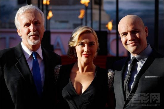 3D《泰坦尼克号》首映 凯特红毯15年囧娃变女