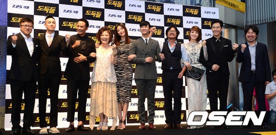 《盗贼同盟》红毯任达华亮相 全智贤比美金惠秀