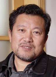 何伟