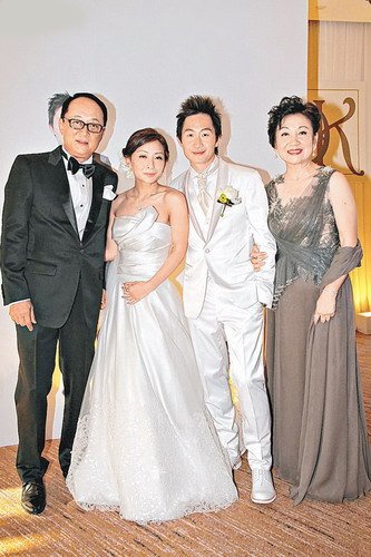 鲍起静女儿出嫁场面感人 方中信发感言女儿抱腿_华语_电影网_1905.com