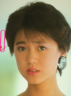 真弓伦子