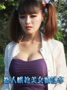 路人哄抢美女抛锚车