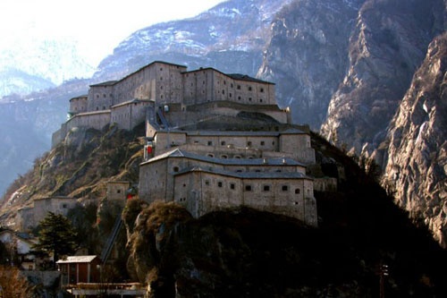 古堡线条风景画