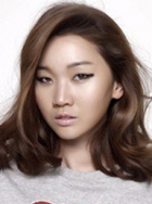 張?jiān)手?>
                            </a>
                            <div   id=