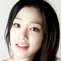李侑菲