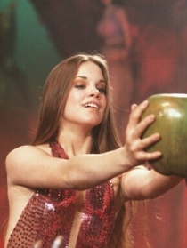 电子布加洛舞：加农电影狂野又数不胜数的故事