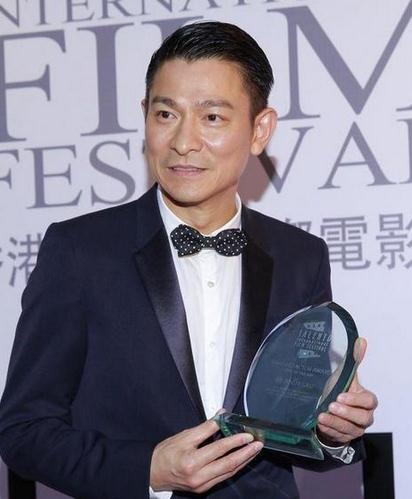 刘德华获邀跨年演唱 出场费被曝达380万_滚动