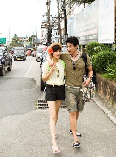 陆毅秀老婆鲍蕾逆天大长腿美照 自夸拍照技术好