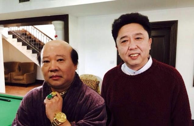 曝郭德纲地中海秃头照 满手戒指戴金表成土豪(图)_滚动新闻_电影网_1905.com