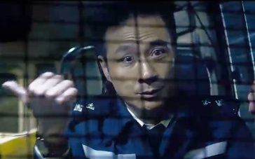 冲锋车吴镇宇当老大扮警察抢劫