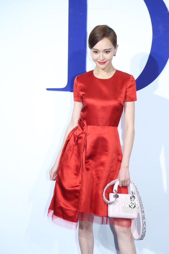 angelababy低胸裙性感美艳 景甜露沟唐嫣着红裙