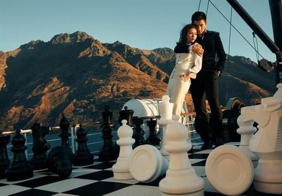 铭刻谐音576与644!隆诗婚戒藏真爱密码