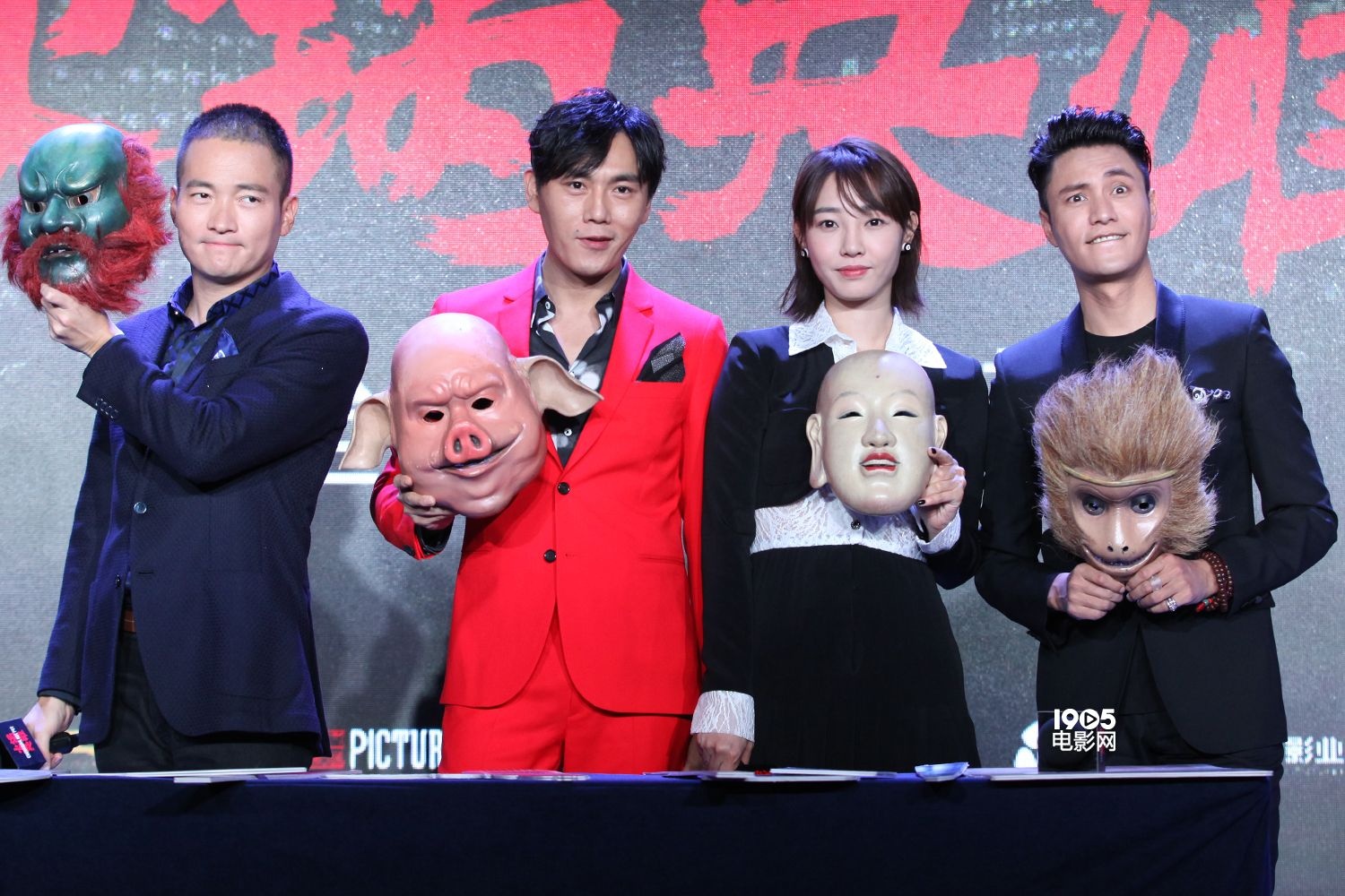 《火锅英雄》北京首映 导演杨庆:片名是徐峥起