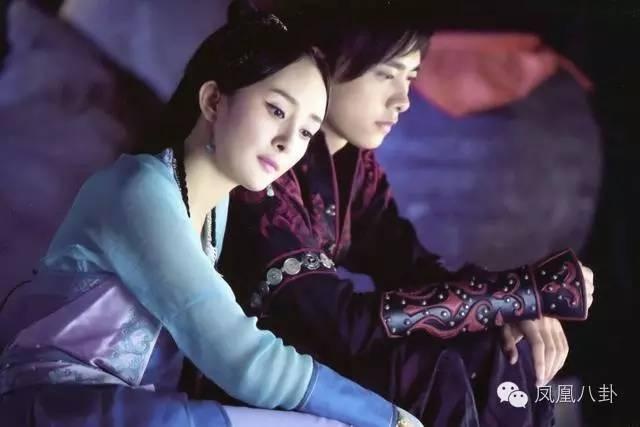 摸杨幂大腿,牵手要亲亲…黄轩离下个李易峰有