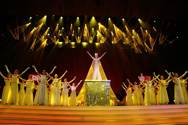 金鹰节惊艳开幕 唐嫣折桂女神杨幂要做有味道