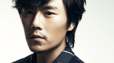 秦昊晒女儿萌照 这样调侃确定是亲爸妈?_华语