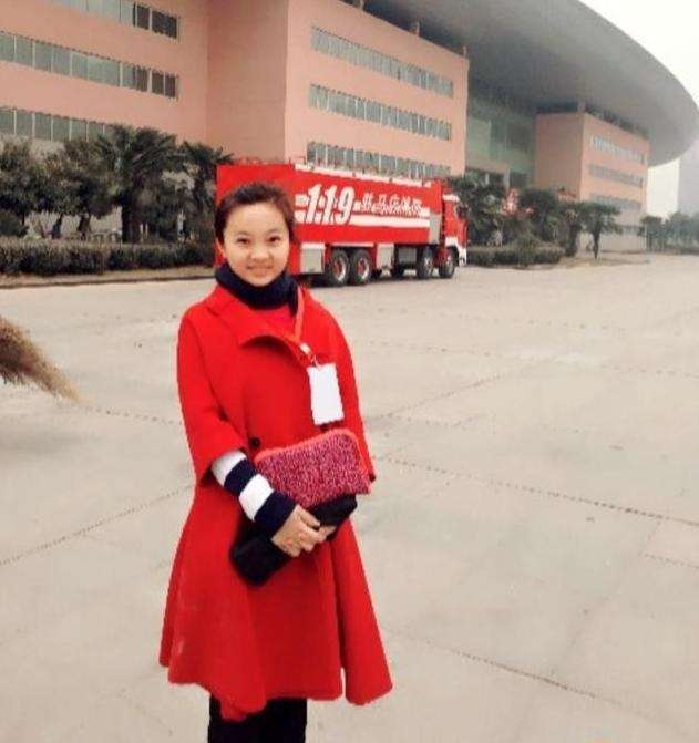 今天参加高考的林妙可,仿佛偷穿了奶奶的衣服