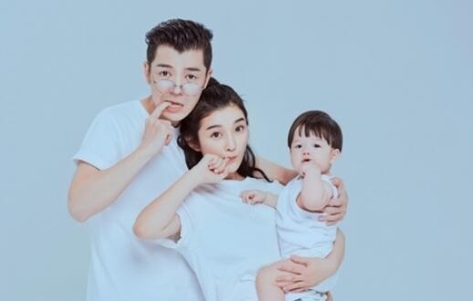 王栎鑫晒女儿玩滑轮车动态 苏醒火速赶到评论要取关