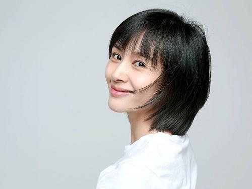 王子文打卡瑜伽照片 体态轻盈身体柔软身材极致