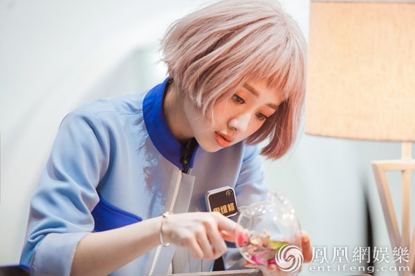 明星大侦探3再冲云霄 鬼鬼吴映洁不做空姐爱维