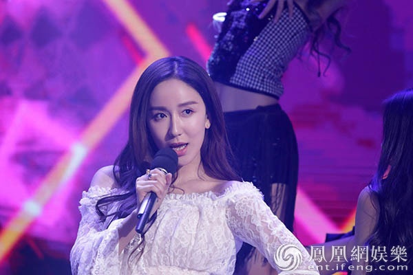 娄艺潇《天天向上》嗨唱热舞 大秀才艺引赞叹