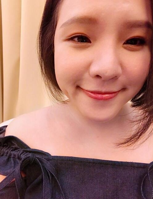 谢依霖孕后首晒宝宝B超照 吐舌造型遭亲妈调侃