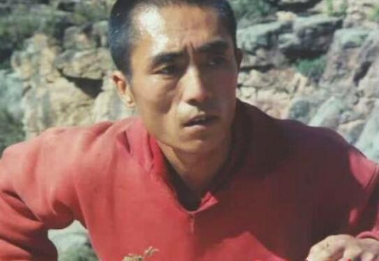 张艺谋30年前旧照曝光 作为演员获得金鸡百花