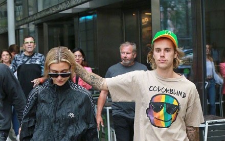 因赛琳娜精神崩溃接受治疗 海莉被粉丝疯狂抨