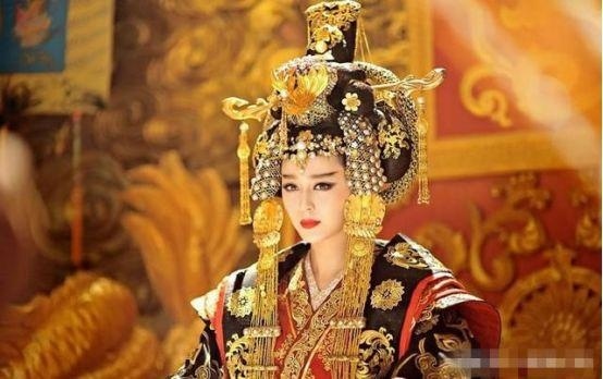 女明星帝王装,赵丽颖典雅,范冰冰霸气,最具女王气质的
