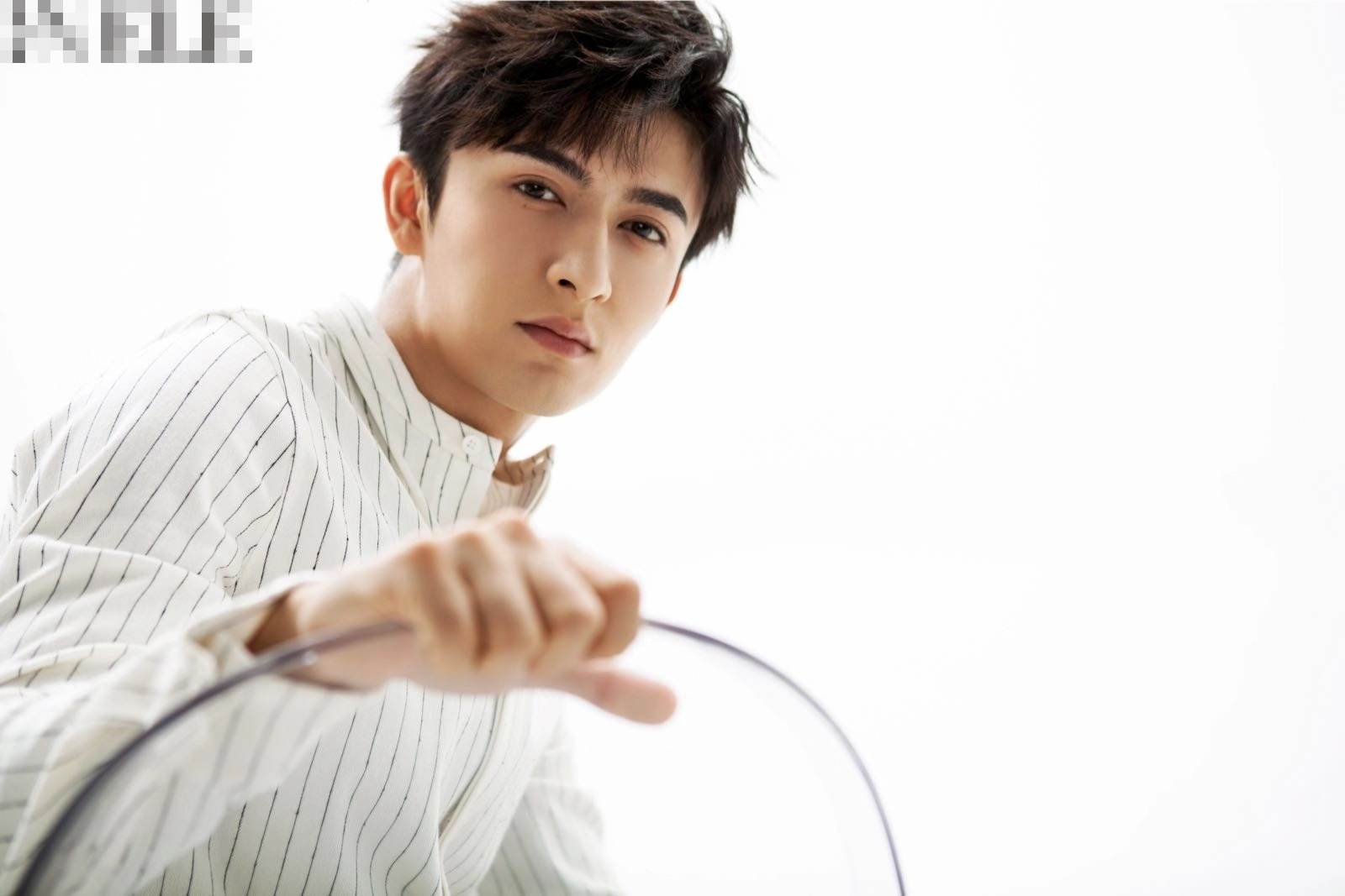 米热曝杂志封面大片 慵懒高级狙击少女心