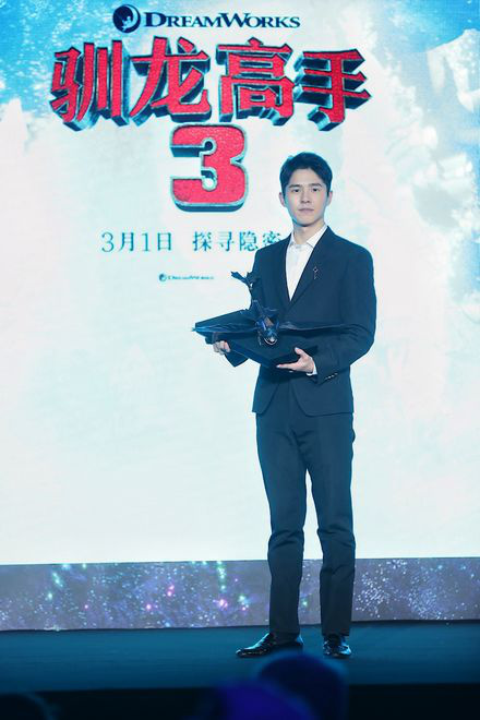 刘昊然献声《驯龙高手3》 首映礼回忆配音初体验(图2)