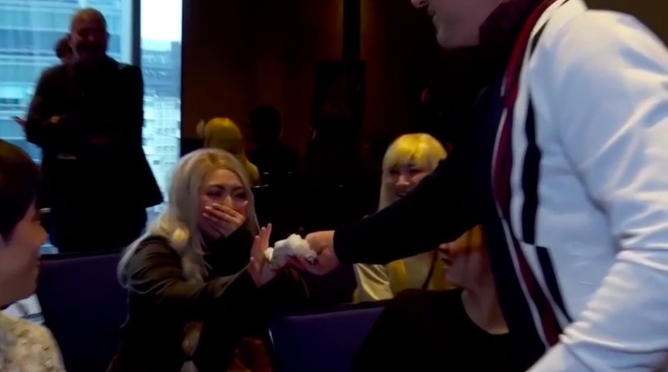 “钢铁侠”现身小黑屋 惊喜出场引日本粉丝泪崩!