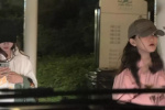 王菲带李嫣外出打扮低调有型 亭亭玉立身高瞩目